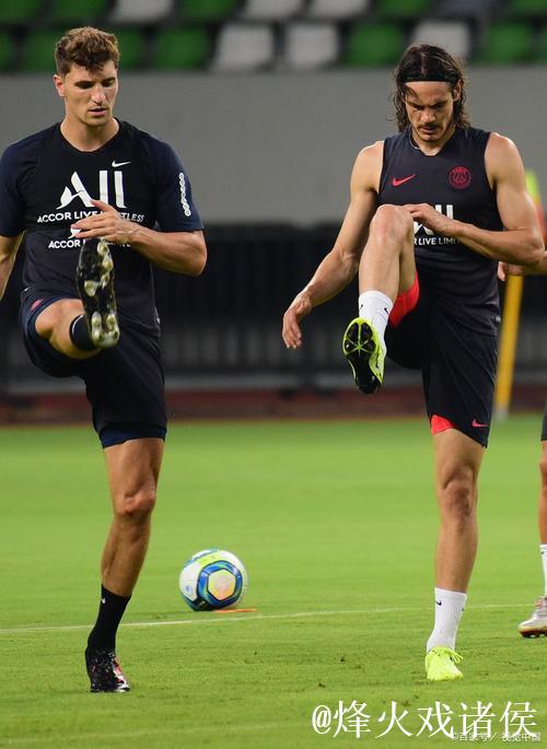 欧冠-伊尔迪兹世界波闪耀全场 尤文3-1力克埃因霍温赢得首胜 欧冠-伊尔迪兹世界波闪耀全场 尤文3-1力克埃因霍温赢得首胜