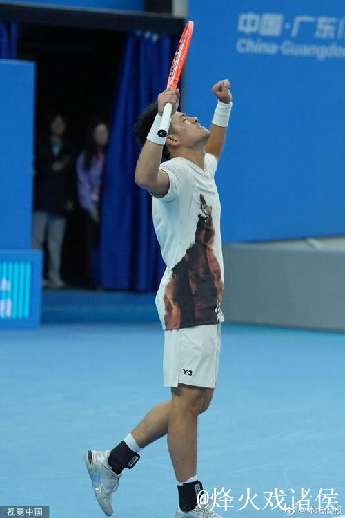 吴易昺力克商竣程 首次闯入全运会网球男单决赛并夺冠 吴易昺力克商竣程 首次闯入全运会网球男单决赛并夺冠