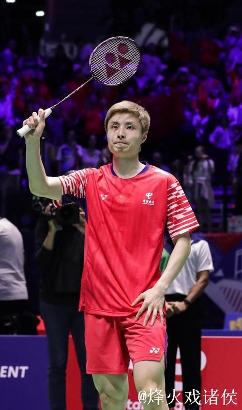 羽联总决赛：石宇奇两局完胜奈良冈功大，成功晋级
