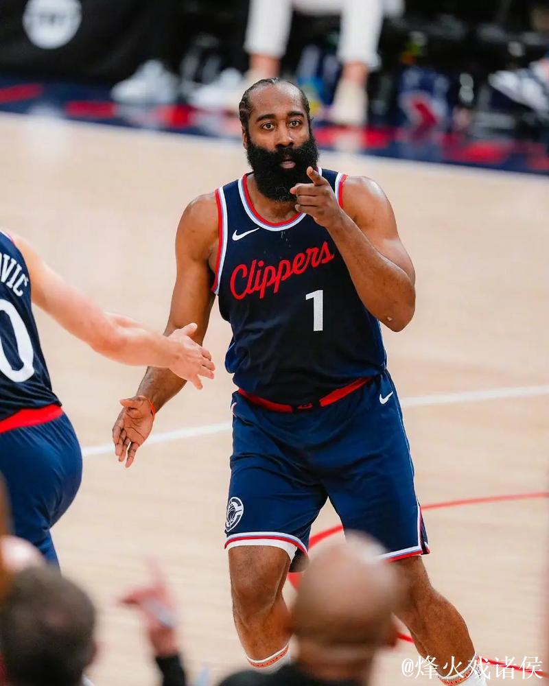 哈登39+9+11完胜约基奇28+14+11 快船险胜掘金